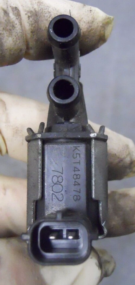 Conjunto de válvula solenoide Subaru Impreza WRX 2008-17 OEM P/N 16102AA480 Foto 2 de 3