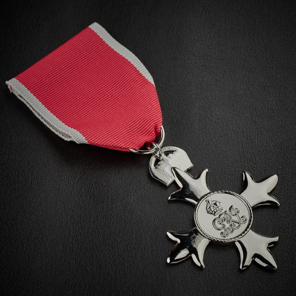 Full Size Replica Member of the British Empire MBE Medal. Civil Award/Ribbon - Image 2 of 4