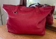 Borsa grande da mercato Maurizio Taiuti in pelle rossa con ciottoli