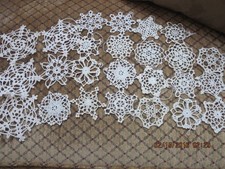 25 VINTAGE HAND CROCHET WHITE SNOWFLAKE ORNAMENTS-- R8-7
