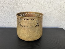 Cache-pot ancien en laiton repoussé - Décor orientaliste