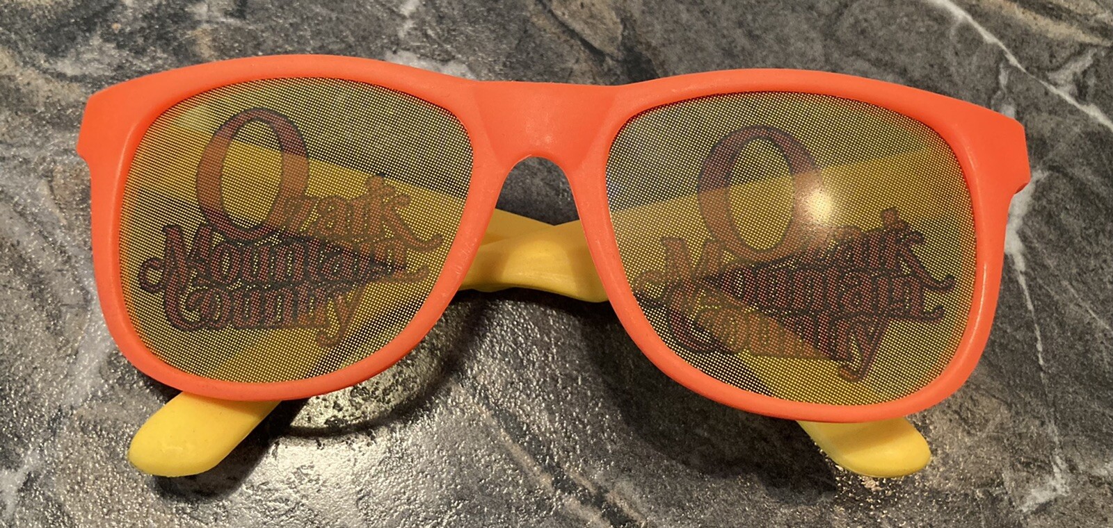 Vintage Collectible Ozark Mountain Country Sunglasses Gem
