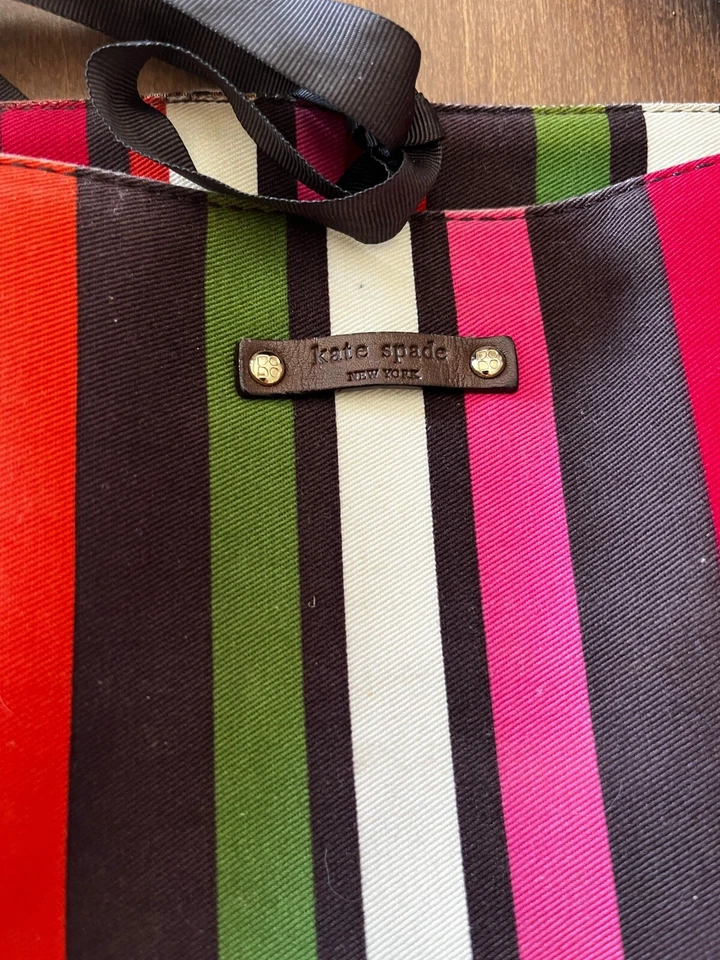 KATE SPADE NY Multiusos Rectangular Grande Lona Rayas Bolsa/Tote de Pañales  Foto 2 de 4