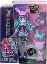 Monster High Creepover Party Twyla Doll [With Dustin]