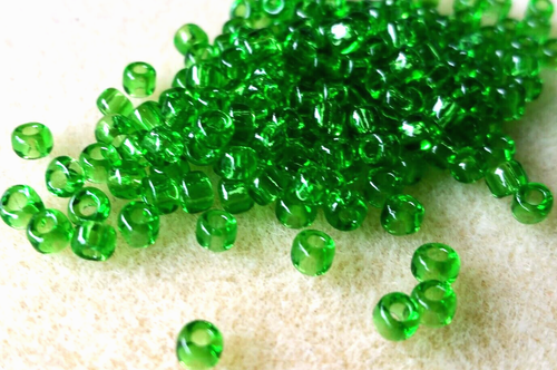 20gm Matsuno size 6/0 (3.6mm) Beads - Colour 19-Tr - Crystal Clear Fern Green - Picture 2 of 4