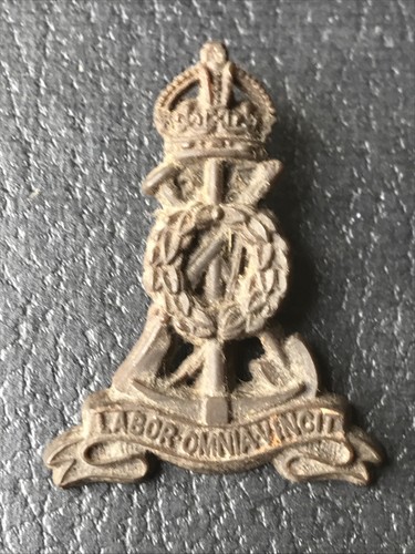 Pioneer Corps WW2 Plastic Economy Cap Badge - Picture 1 of 2