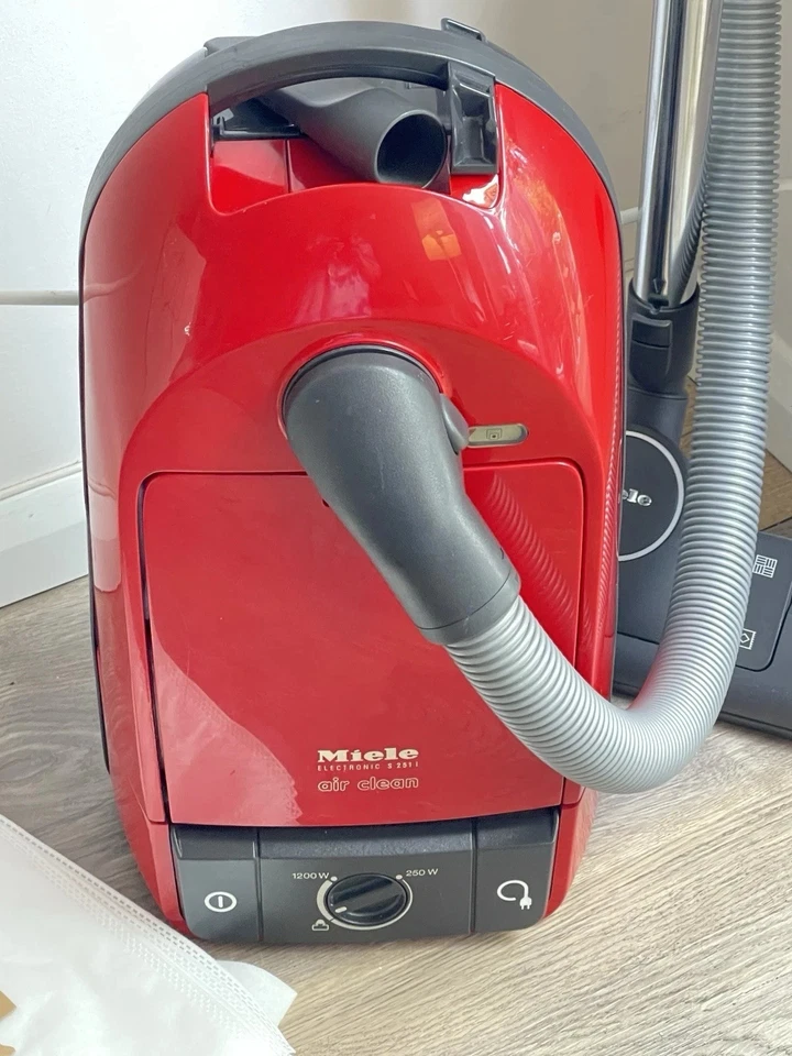 Miele Type S 251i Vacuum Cleaner AC 240V 50Hz 1100W Max 1200W - Image 3 of 3