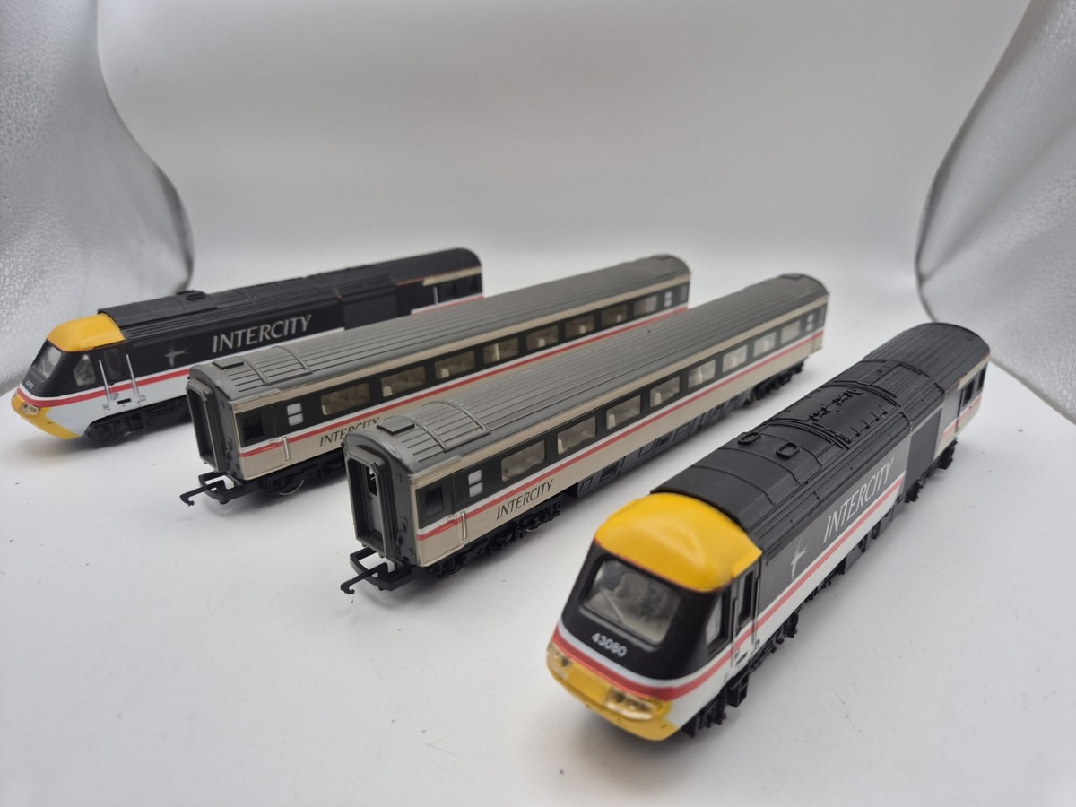 Hornby Class 43 HST Powered Unit In Swallow OO Gauge UK