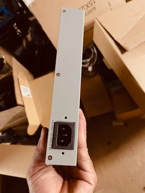 Allied Telesyn ATFS709FC 8 Port Fast Ethernet - Image 3 of 4