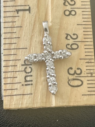 10KT WHITE GOLD 0.15CT DIAMOND CROSS PENDANT (A8) - Picture 3 of 7