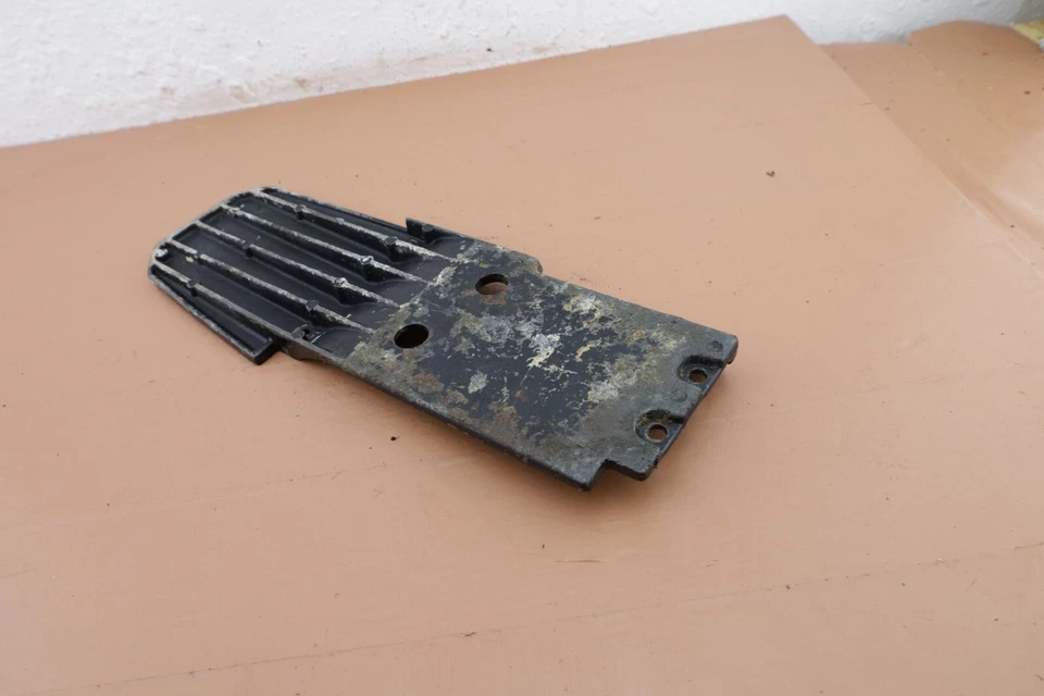 Motosierra McCulloch Pro Mac 650 OEM placa inferior Foto 3 de 4