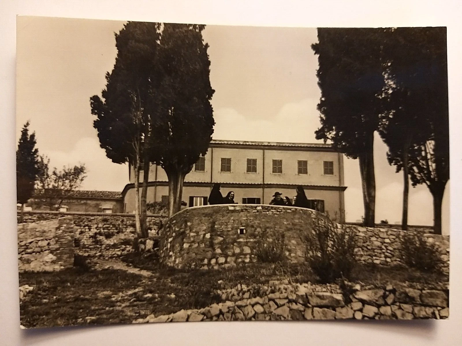 Foto 1 di 2