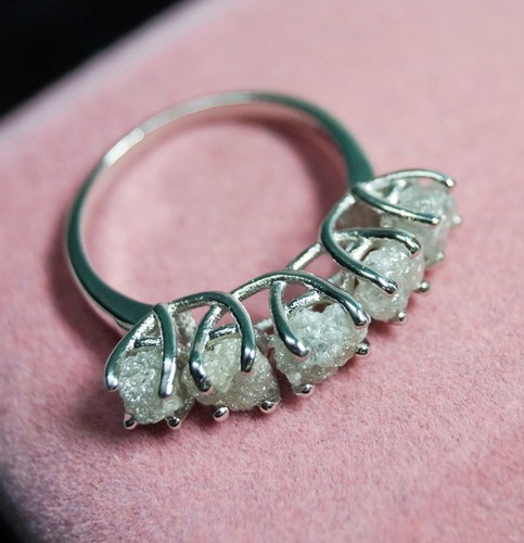 3.89 tcw Natural White/Gray rough diamond ring, 5 925 silver ring - Picture 3 of 7