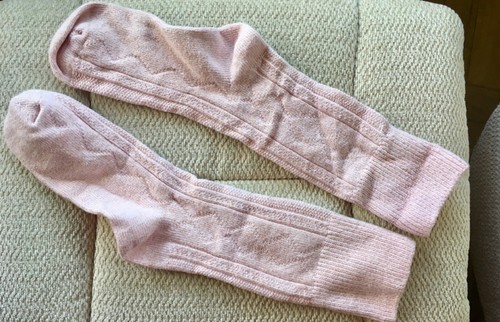 LADIES PINK DISNEY SOCKS ~ FOOT MEASURES 7 INCHES ~ NEW - Picture 3 of 5
