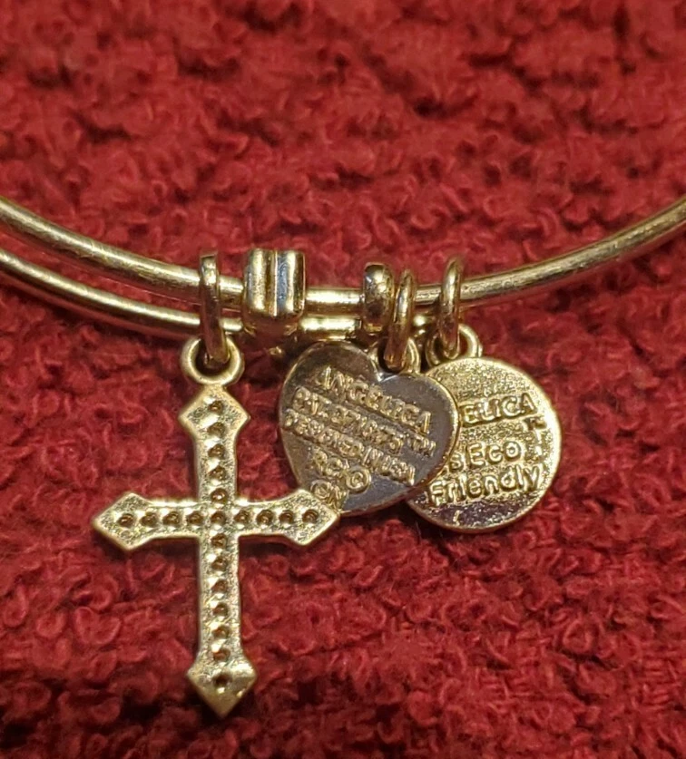 Pulsera Angélica Cruz Dije Tono Plateado Foto 2 de 4