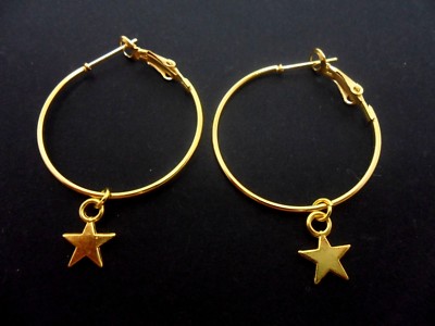 EIN PAAR EINFACHE GOLDFARBENE 30 MM 1'' CREOLEN & STERN OHRRINGE. NEU.