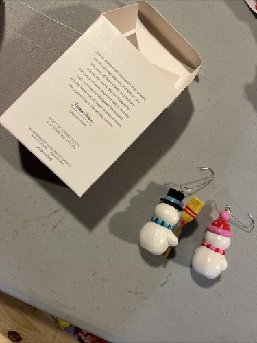 2018 HALLMARK KEEPSAKE SALT AND PEPPER SNOWMEN With Box Christmas Ornaments - Picture 2 of 2