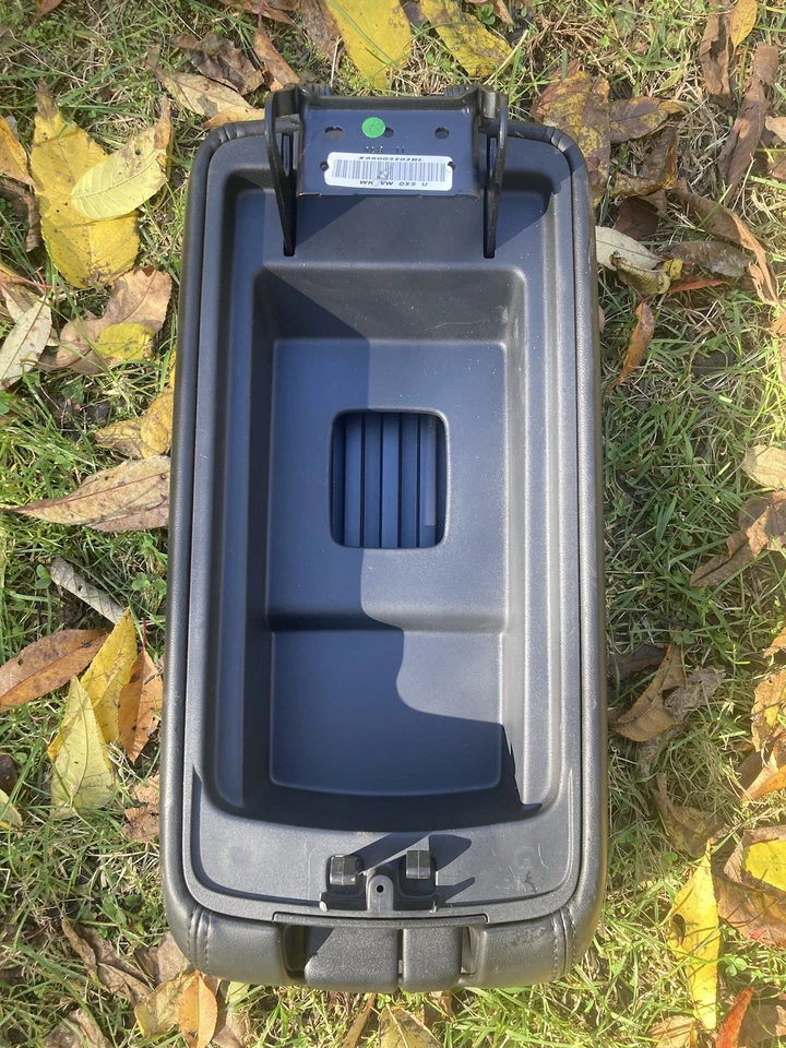 Крышка центральной консоли Jeep Grand Cherokee Dodge Durango 2011-2021 годов выпуска черная кожа от оригинального производителя - Изображение 3 из 4