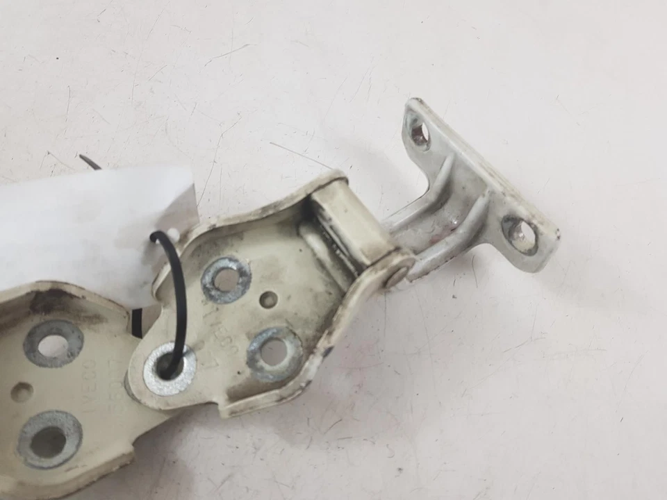 IVECO DAILY BISAGRA PUERTA DELANTERA IZQUIERDA MK3 2015 Foto 4 de 4