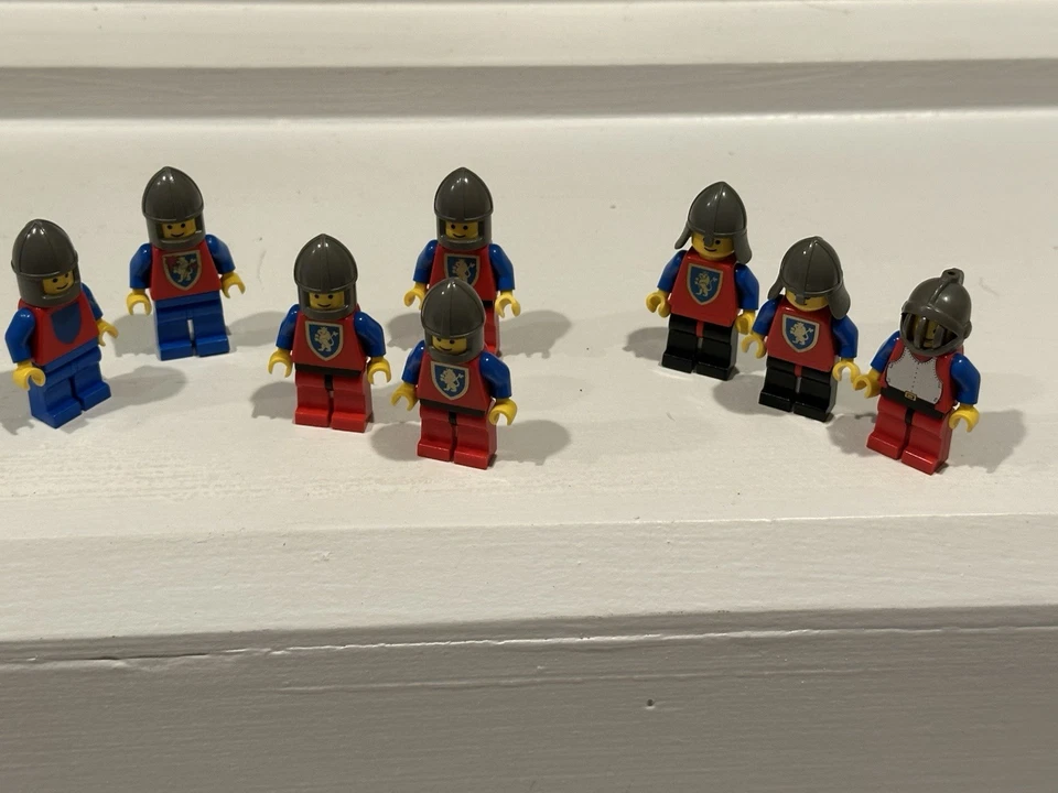 Lot of 8 X Lego Castle Lion Knights Crusaders Lion Crest Minifigures - Image 3 of 3