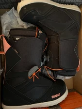 Thirty Two women's STW BOA snowboarding boots. Size 8.5 in BLACKPINK.