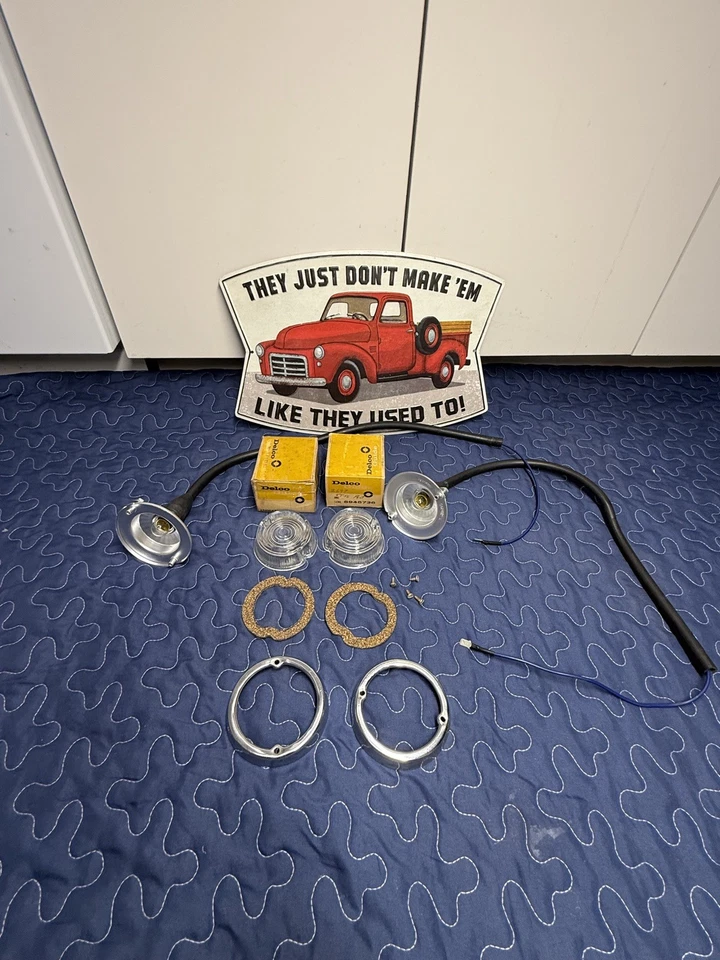 1955-1956 Pontiac Chieftain Star Chief reverse light - Image 2 of 4