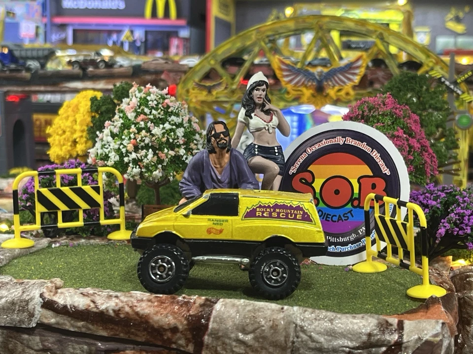 Hot Wheels Tall Ryder 1984 Rocky Mountain Rescue Ranger 4x4 1:64 MiniVan EX Cond - Image 2 of 4