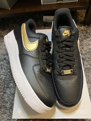 Nike Men’s  Air Force 1 \'07 ESS Shoes Black White Gold DD1523-001 Size 11 Swoosh GS) Nike Air Force 1 LV8  main image 4