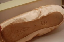 NIB Bloch Sonata Pointe Shoes 111.00 S2130L Color - pink satin 7 D Not Retur