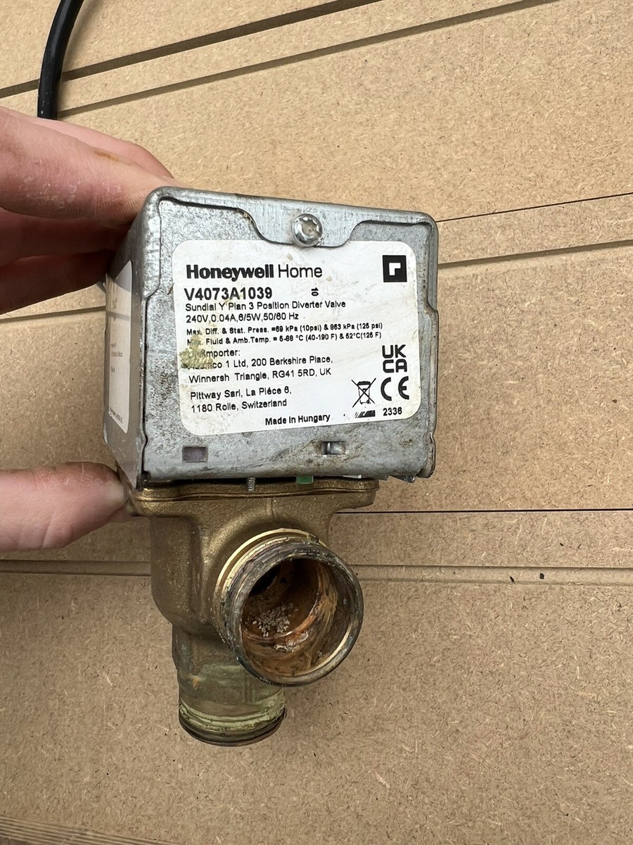 Honeywell 22mm Port Motorised Mid Position Diverter Valve
