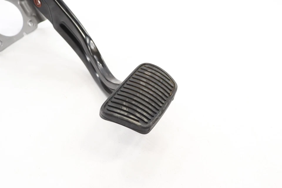 2020 - 2023 HYUNDAI SONATA FRONT FOOT BRAKE STOP PEDAL W/ BRACKET OEM - Image 2 of 4