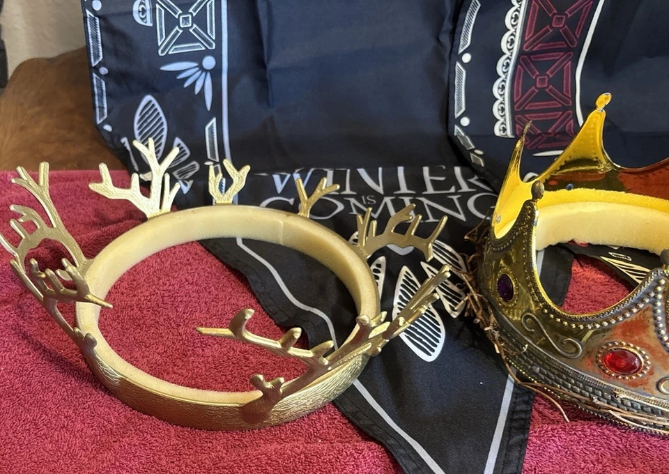 Juego de Tronos Costumbres 15 Artículos Set 3 Cuervos, 2 Banderas, 2 Piezas de Ropa, Cinturón Foto 3 de 4