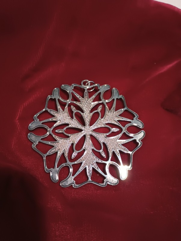 2002 Metropolitan Museum of Art Silver Plated Snowflake Original box & insert