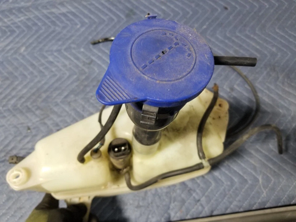 Volvo V70 V70R 1998-2000 camioneta OEM parabrisas lavadora jarra de fluido #318AN Foto 3 de 4