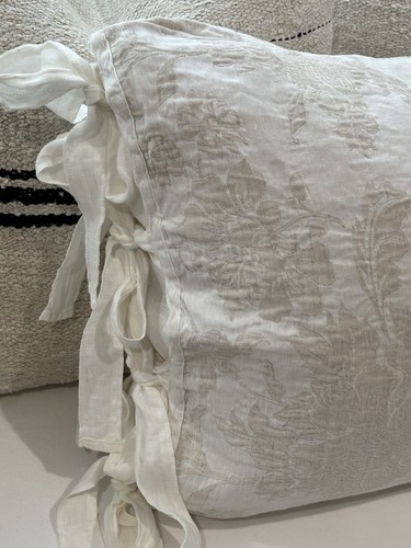Bella Notte Damask Floral Standard Sham In White / Natural With Ties