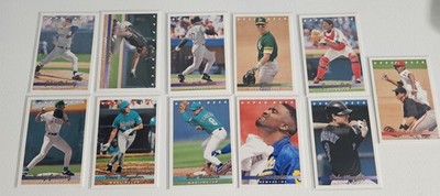 Upper Deck 1993 Lot Of 22  Base-ball Cards Pre-owned 