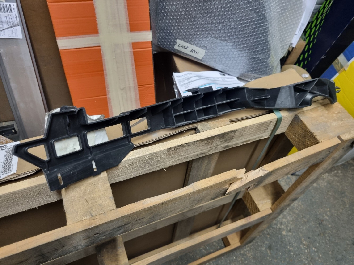 Genuine Vauxhall ASTRA J GTC OFFSIDE Front Bumper Mount Bracket 