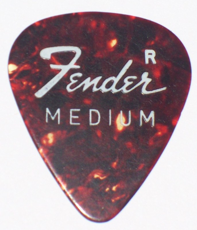 VINTAGE FENDER MEDIUM CELLULOID GUITAR PICK