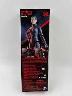 DC Comics Batman Selina Kyle Actionfigur – 10 Cm The Batman Movie, 11 Gelenke, 3 Zubehörteile & Mystery-Karte – Offizielles Sammlerstück Ab 3 Jahren DC Comics Batman Selina Kyle Actionfigur – 10 Cm The Batman Movie, 11 Gelenke, 3 Zubehörteile & Mystery-Karte – Offizielles Sammlerstück Ab 3 Jahren
