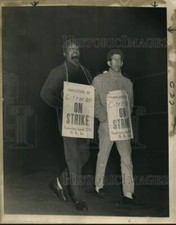 1969 Press Photo Willie Lee Adams, Charles E. Garcia and signs in Garbage Strike