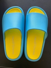 NWT Beach J slides colorful size 8 soft to feet.