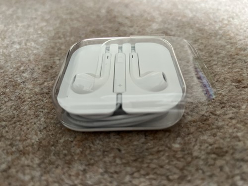 Apple Headphones - Brand New And Unused In Box - Wired - Bargain - Zdjęcie 3 z 4