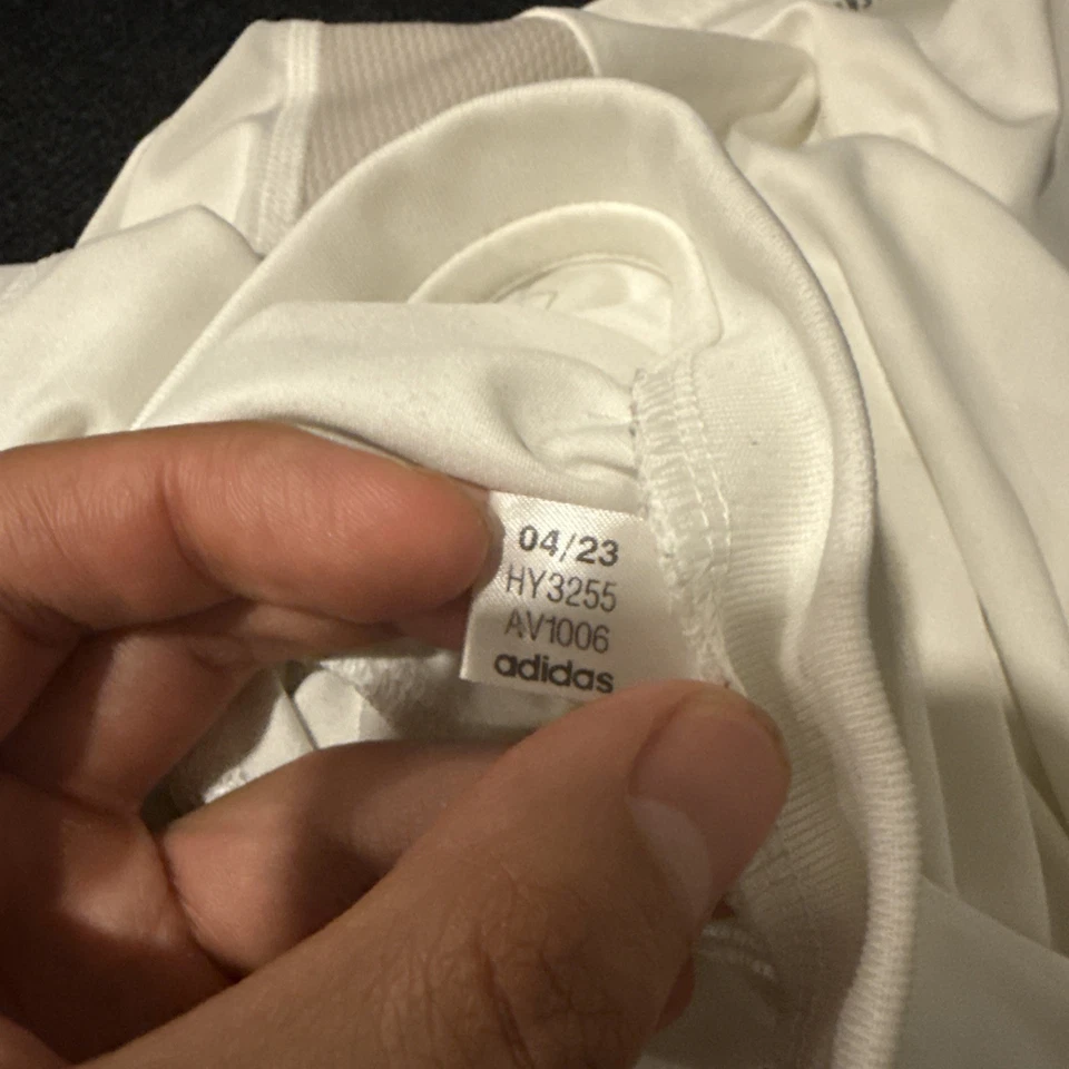 Bayern Munich Hy3255 Soccer Jersey Men's Size M Trainning Jersey Off White - Image 3 of 4