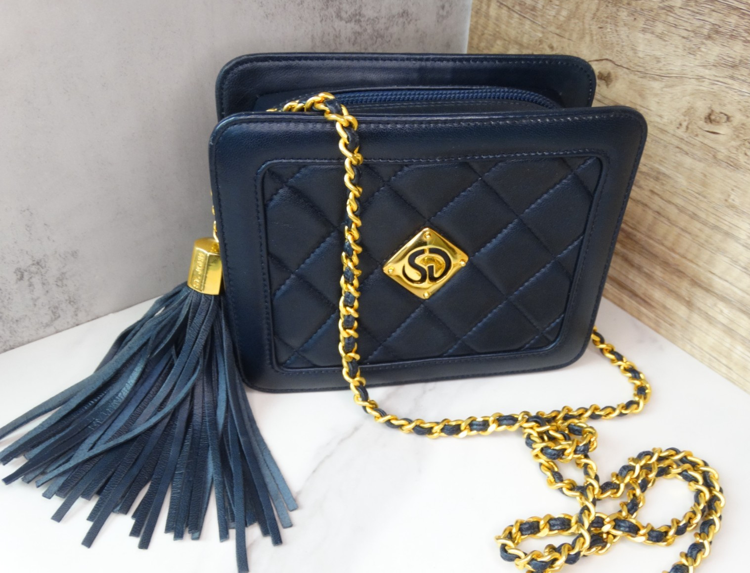 Bolso de Noche Vintage ST JOHN Cuero Azul Marino Acolchado Dorado LOGO Correa Cadena MINI Años 90