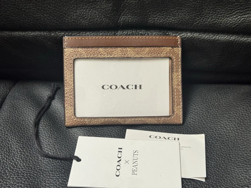 Nuevo con etiquetas Estuche delgado para tarjetas de identificación Coach X Peanuts lona exclusiva con estampado Snoopy CBK55 Foto 3 de 4