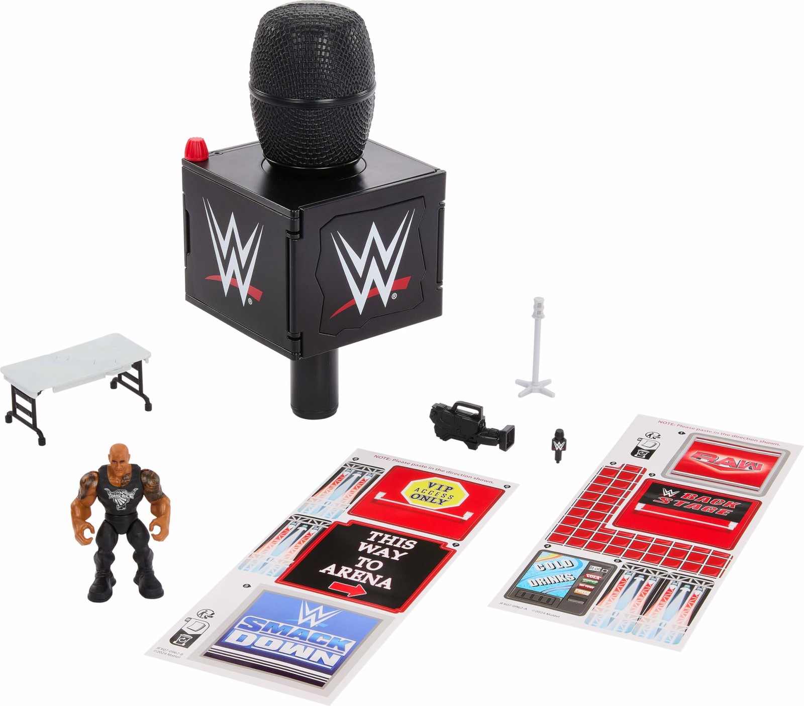 Mattel WWE Knuckle Crunchers 2-in-1 Microphone & Playset with Action Figure & 2