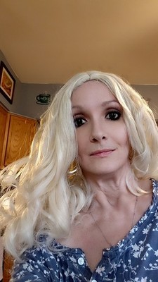 Platinum Blonde Wavy Middle-Part Wig One Size for Adult Women, Stylish Hairpiece
