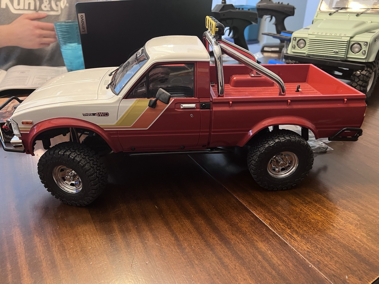 RC4WD Z-RTR0070 1/10 Trail Finder 2 RTR w/1982 Toyota Pickup Hard Body Set (Red)