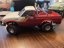 RC4WD Z-RTR0070 1/10 Trail Finder 2 RTR w/1982 Toyota Pickup Hard Body Set (Red)