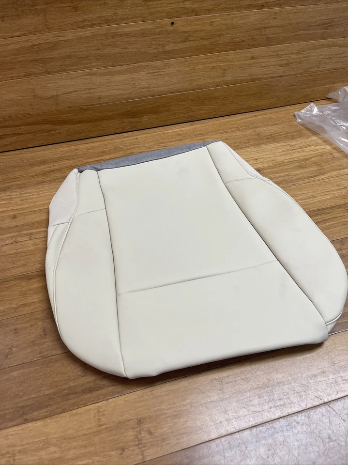 Cubierta de asiento de cuero inferior delantera OEM 2009-2010 Volkswagen Routan 7B0881406D Foto 3 de 4